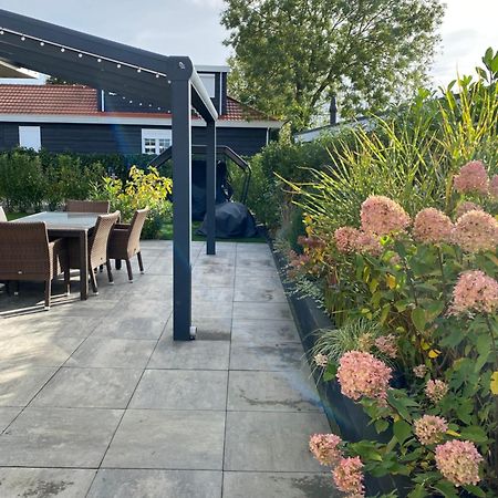 Luxus Cube Ferienhaus Chalet Am See Mit Schwimmbad In Lathum Nl Εξωτερικό φωτογραφία