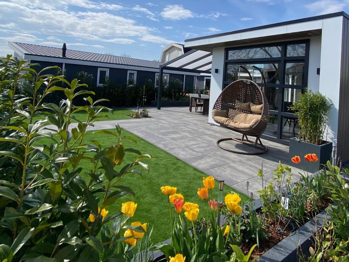 Luxus Cube Ferienhaus Chalet Am See Mit Schwimmbad In Lathum Nl Εξωτερικό φωτογραφία