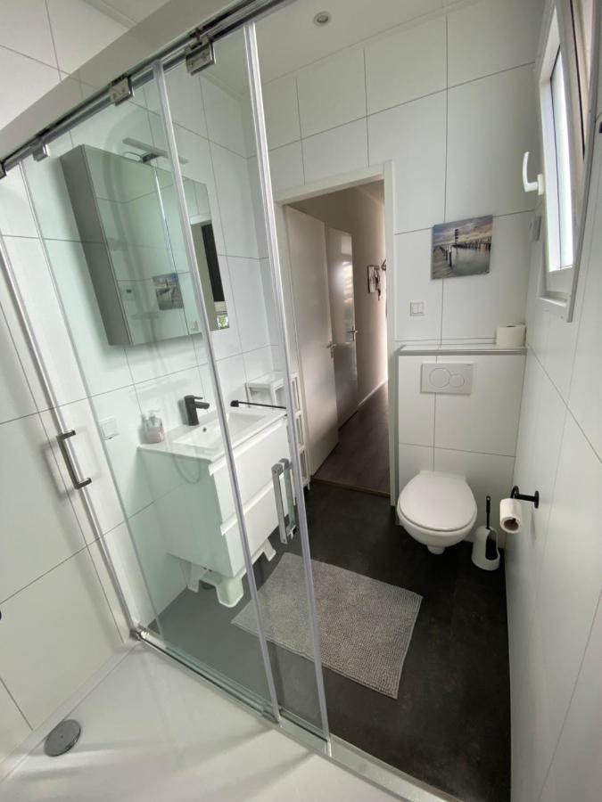 Luxus Cube Ferienhaus Chalet Am See Mit Schwimmbad In Lathum Nl Εξωτερικό φωτογραφία