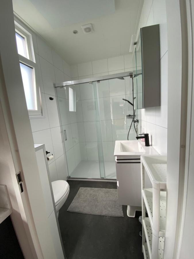 Luxus Cube Ferienhaus Chalet Am See Mit Schwimmbad In Lathum Nl Εξωτερικό φωτογραφία