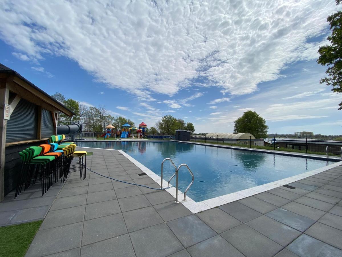 Luxus Cube Ferienhaus Chalet Am See Mit Schwimmbad In Lathum Nl Εξωτερικό φωτογραφία