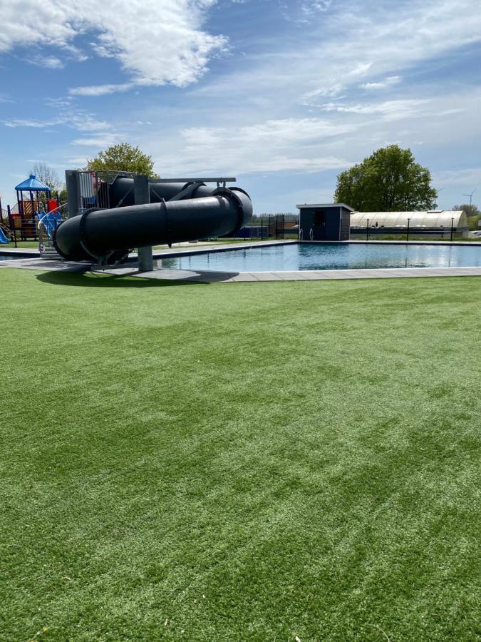 Luxus Cube Ferienhaus Chalet Am See Mit Schwimmbad In Lathum Nl Εξωτερικό φωτογραφία