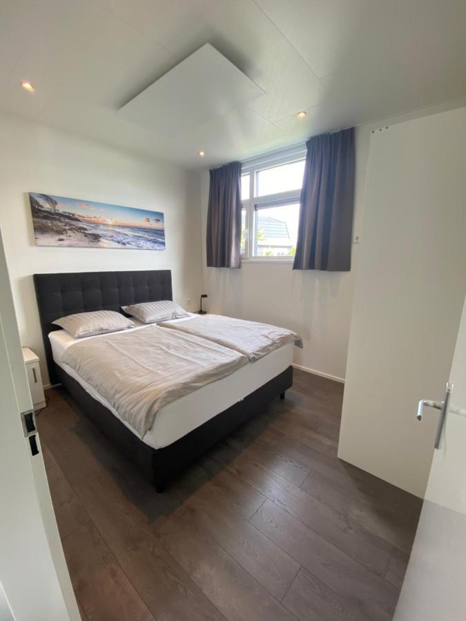 Luxus Cube Ferienhaus Chalet Am See Mit Schwimmbad In Lathum Nl Εξωτερικό φωτογραφία