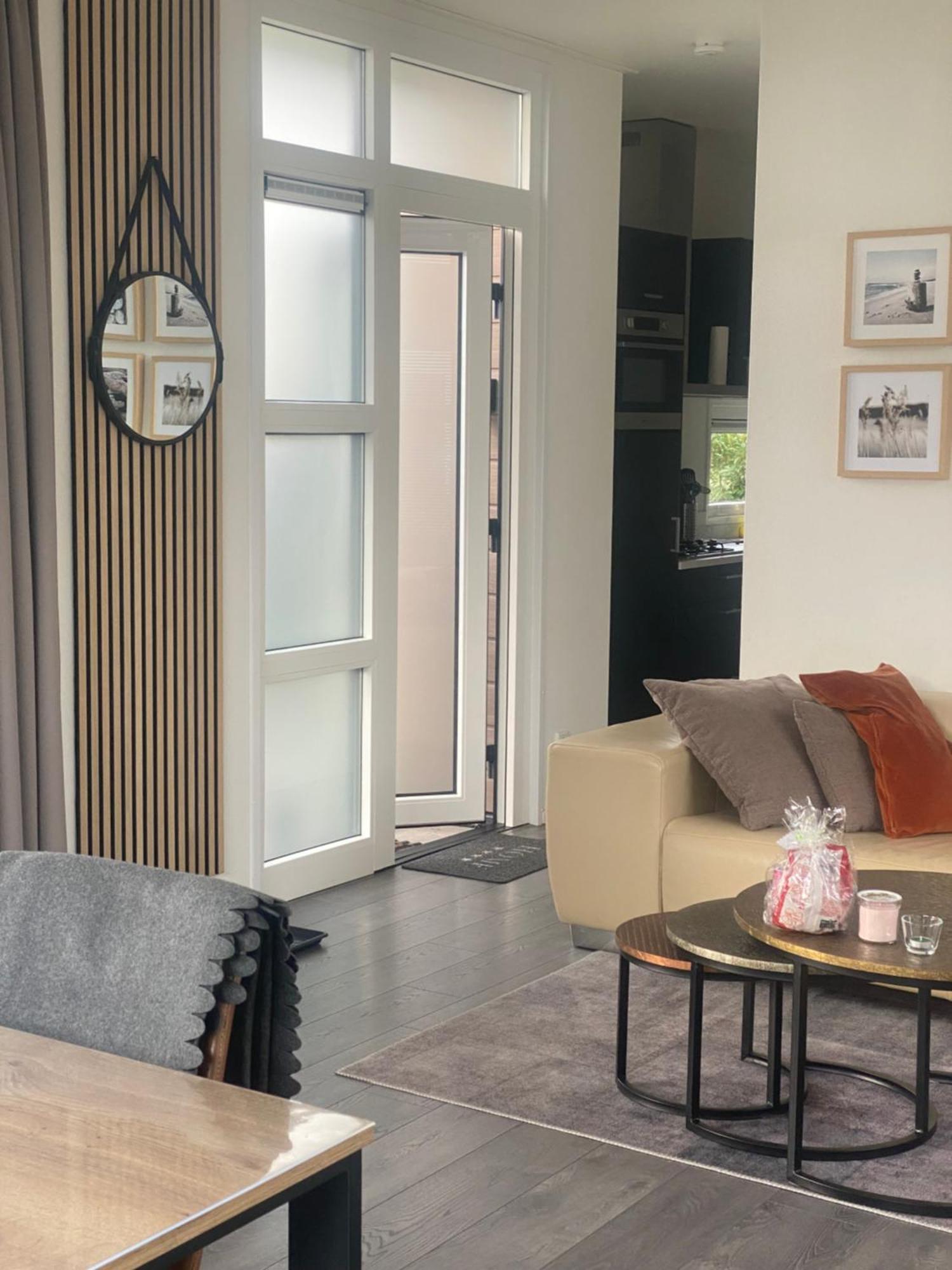 Luxus Cube Ferienhaus Chalet Am See Mit Schwimmbad In Lathum Nl Εξωτερικό φωτογραφία