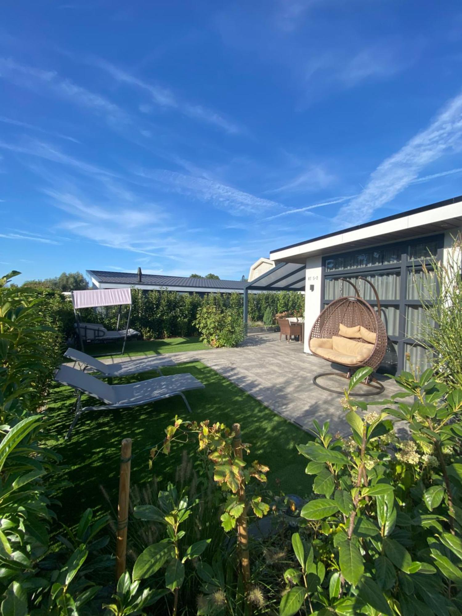 Luxus Cube Ferienhaus Chalet Am See Mit Schwimmbad In Lathum Nl Εξωτερικό φωτογραφία