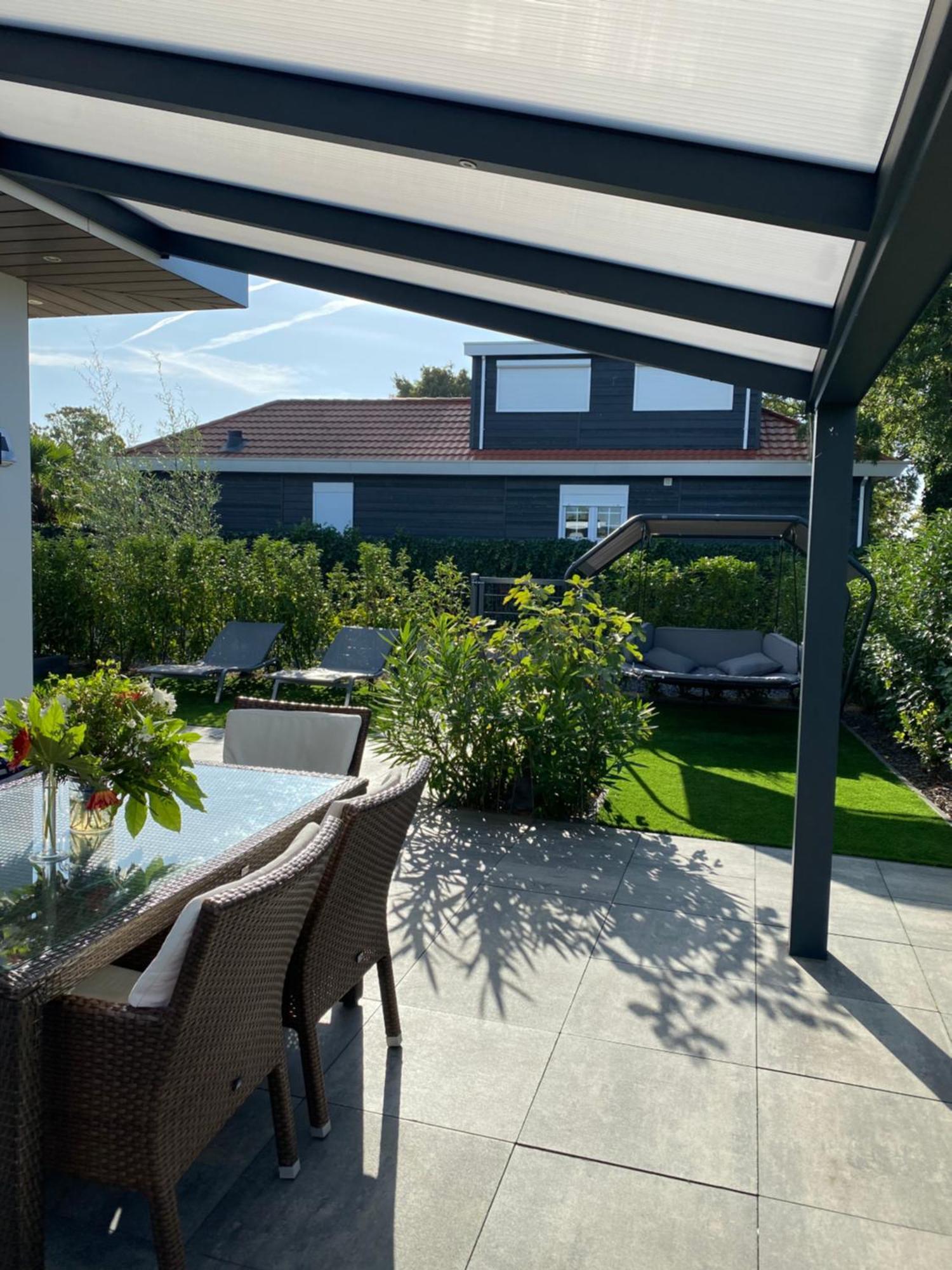Luxus Cube Ferienhaus Chalet Am See Mit Schwimmbad In Lathum Nl Εξωτερικό φωτογραφία